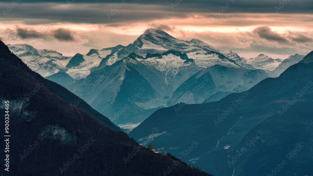 Fototapeta premium Idyllic Mountain View at Golden Hour