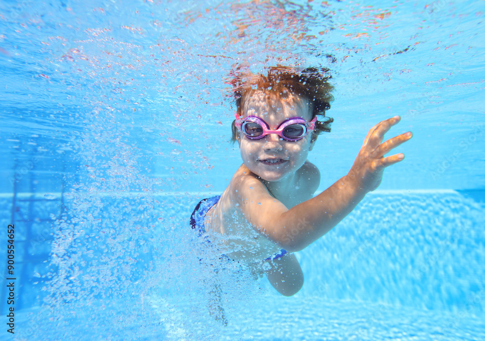 Underwater Baby swimming