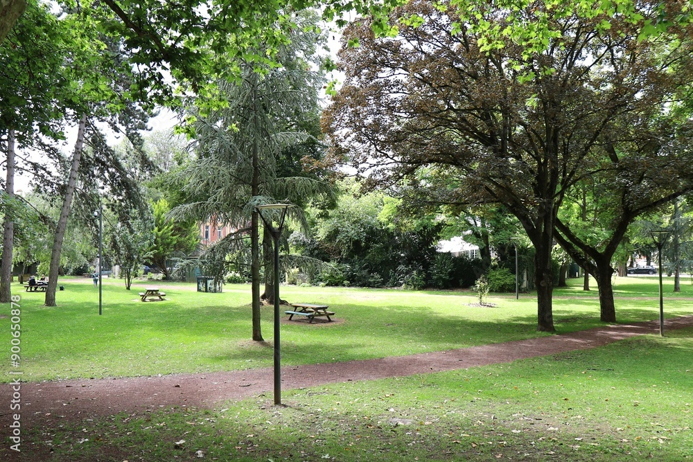 Le parc Wilson, parc public, ville de Thionville, département de la Moselle, France Le parc Wilson, parc public, ville de Thionville, département de la Moselle, France