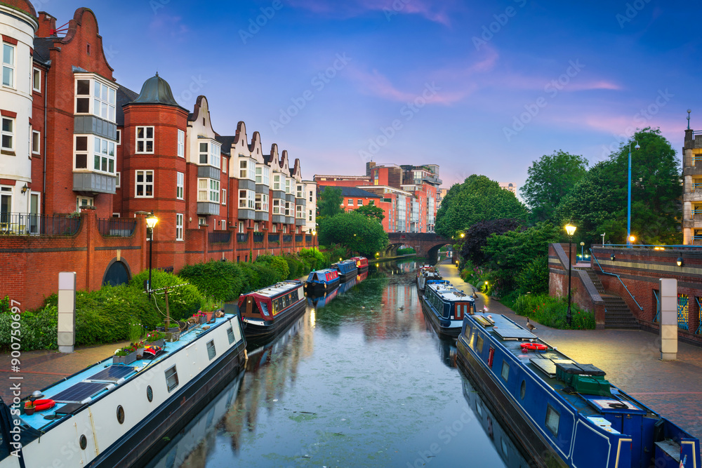 Obraz premium Birmingham canal at sunrise, England