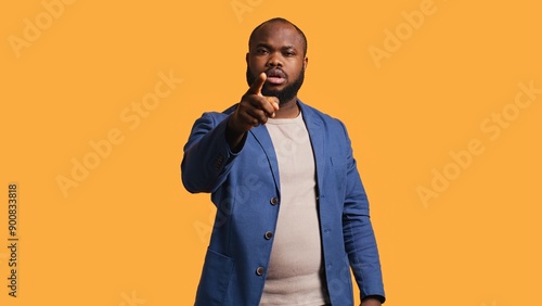 Photos Angry african american man fighting with friend over debacle, isolated over studio background