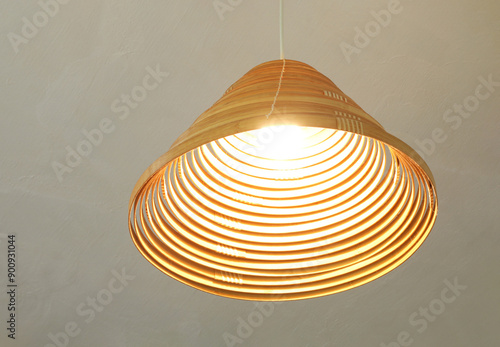Fotografie Round bamboo basketry hanging lamp
