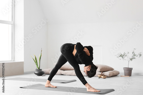Sporty young woman practici...