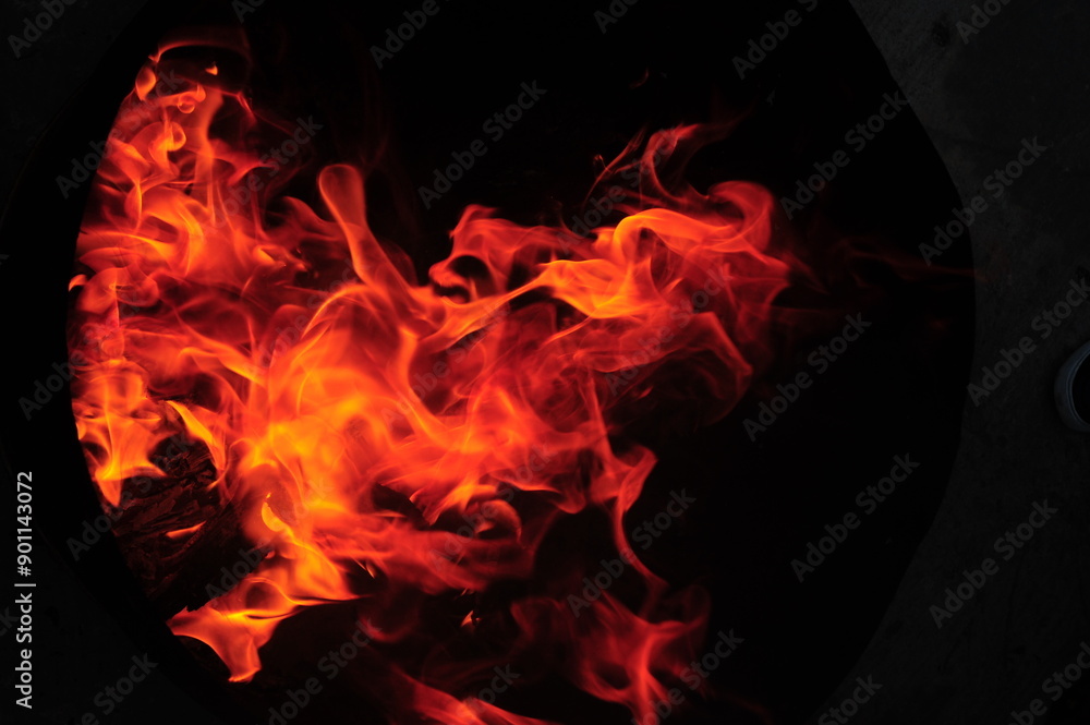 Fototapeta premium burning fire in the dark