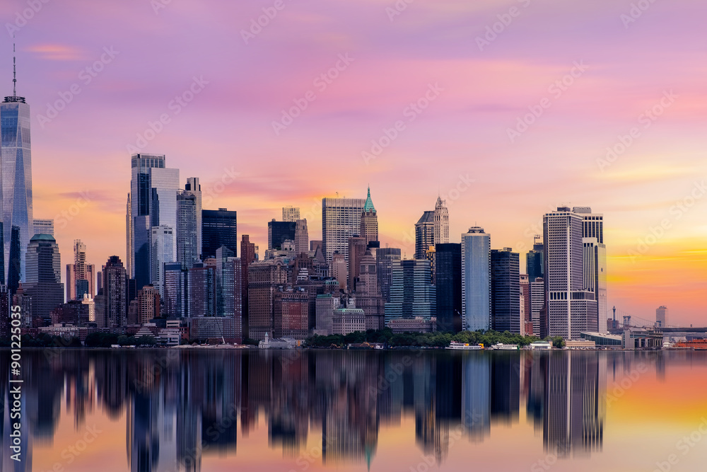 Naklejka premium New York City Manhattan downtown skyline at sunset