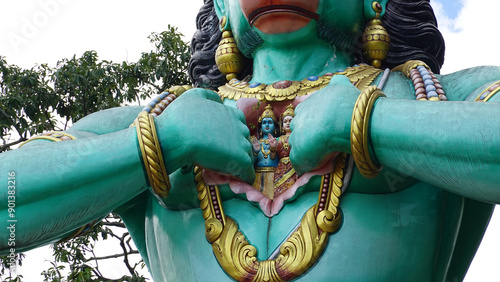 Estatua de Hanuman, Cuevas de Batu, Gombak, Malasia photo