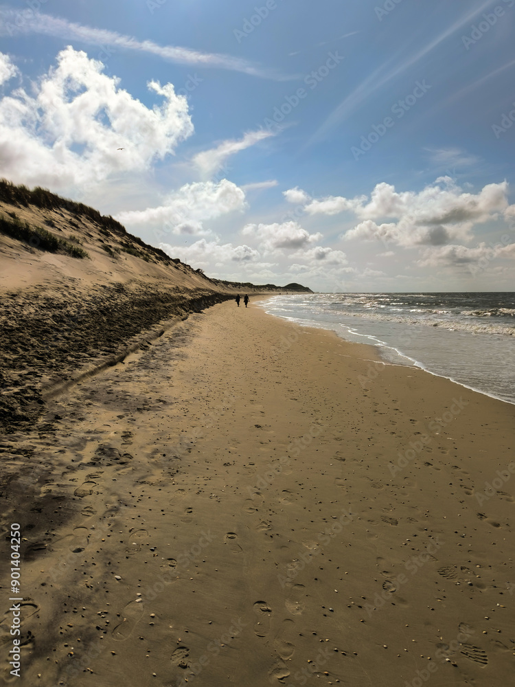 Steinküste am Sandstrand in der Nordsee Steinküste am Sandstrand in der Nordsee