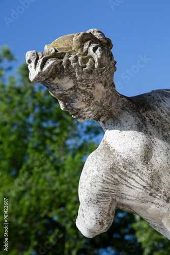 Billede på lærred Statues depicting Bacchus adorn Parma's Ducal Park