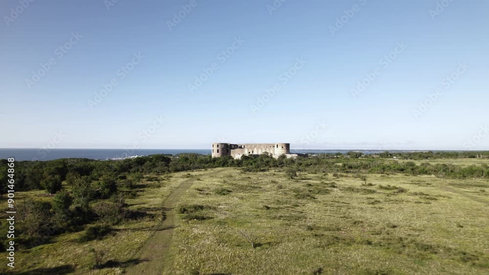 Fly over empty land towards Borgholm Castle (Borgholms slott) Fly over empty land towards Borgholm Castle (Borgholms slott)