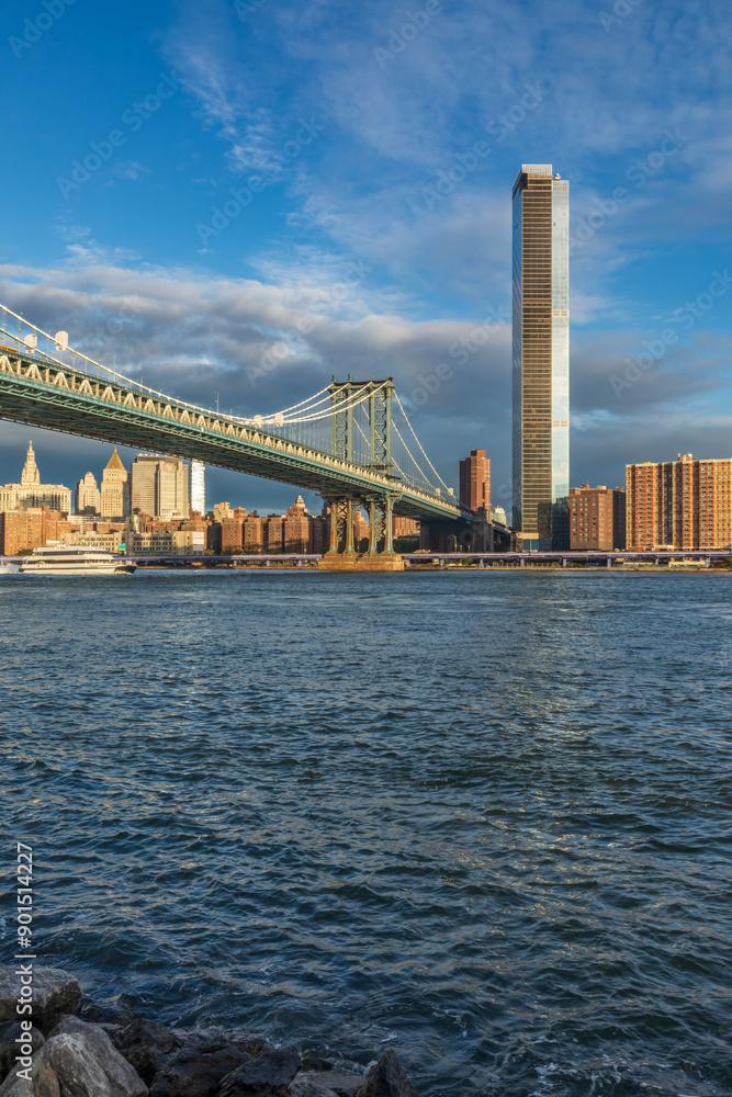 Naklejka premium Manhattan skyline from dumbo, New York, USA.