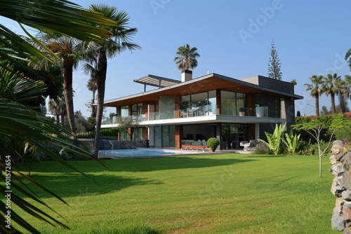 Luxury Modern Villa with Garden: Private House View