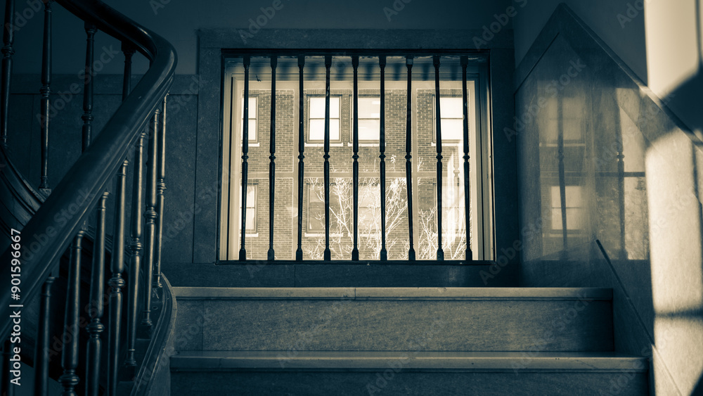 Obraz premium Window at landing of stairway win marble in municipal building