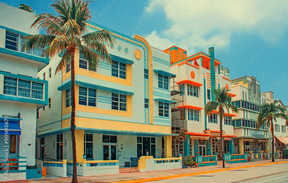 Fototapeta premium Typical South Beach Miami art deco district architecture