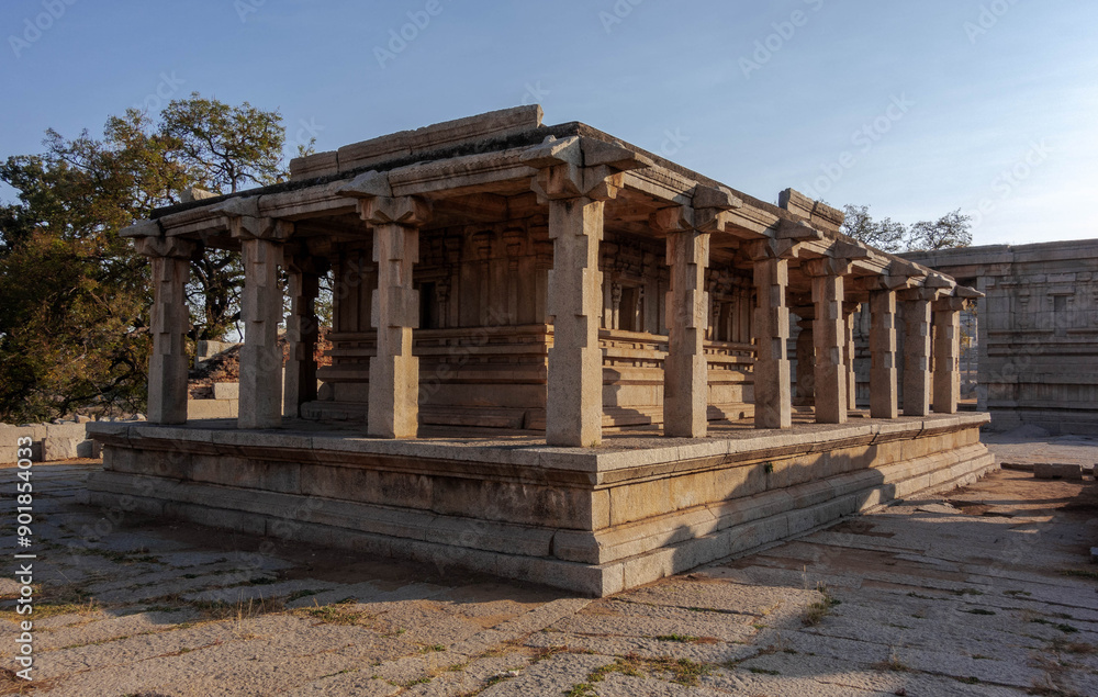 Fototapeta premium Hampi Shray Varahasuomi Gadi in Hampi. India.