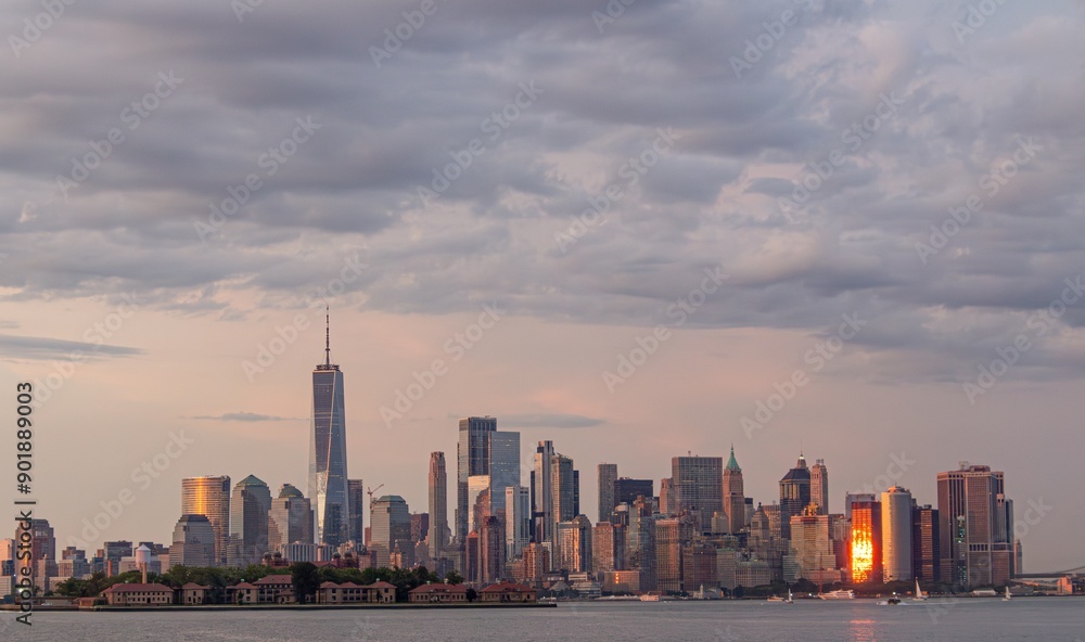Fototapeta premium city skyline at sunset
