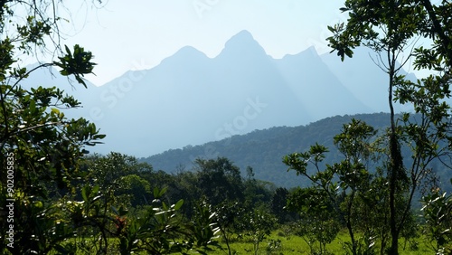 Montnhas da Serra do Mar vitas da estrada de Antonina a Cacatu, litoral do estado do paraná, sul do Brasil