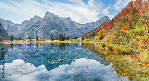 Obraz na płótnie Breathtaking autumn scene of sunny morning on Almsee lake. w salonie