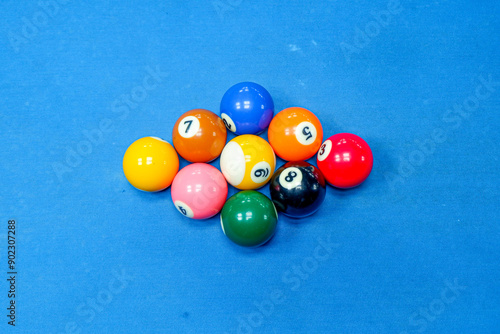 9 billiard balls ready for the first spot