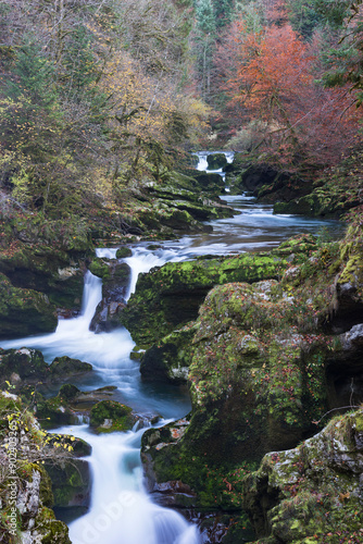 Fototapeta kuchenna Pertes de l'Ain, cascade, Jura, France