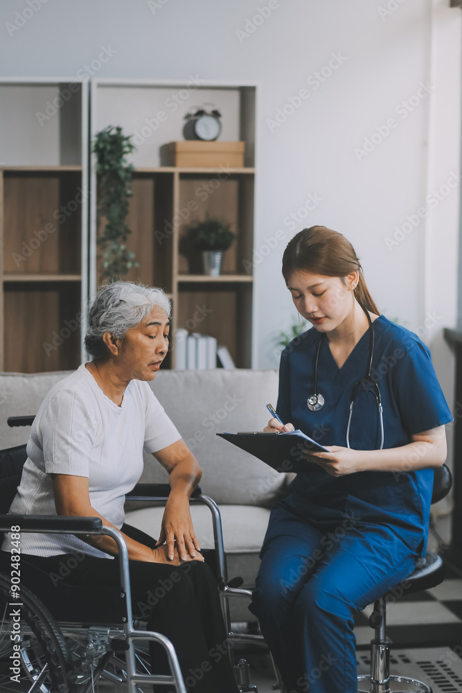 Elderly health checkups with a physician or psychiatrist who works with patients who are consulted about female or psychiatric diagnosis in a medical clinic or hospital mental health service. Elderly health checkups with a physician or psychiatrist who works with patients who are consulted about female or psychiatric diagnosis in a medical clinic or hospital mental health service.