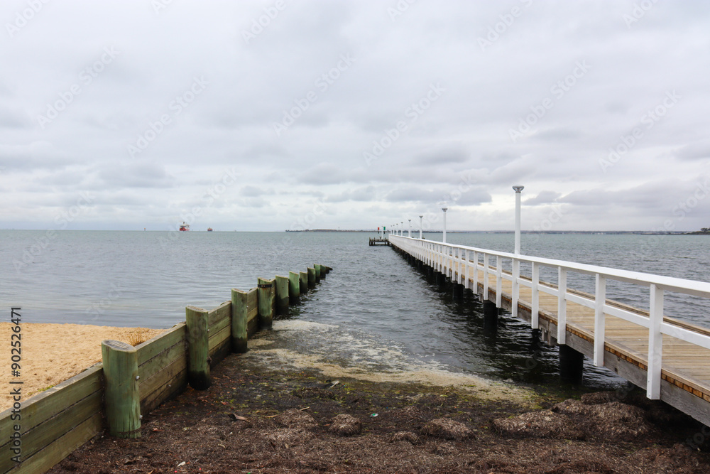 Fototapeta premium wooden pier in the sea at Geelong