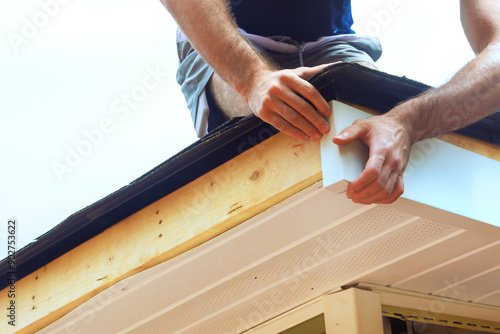 When installing aluminum composite panels at exterior wooden corners, fascia trim will protect wood from damage.