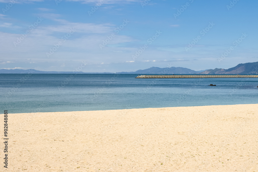 Obraz premium 砂浜と青い海