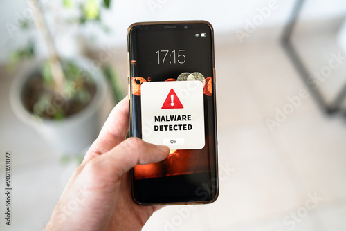 Foto New malware alert notification on the smart phone.
