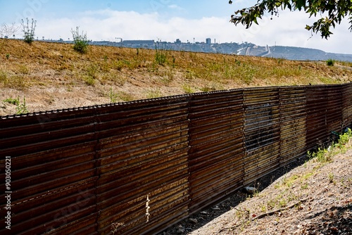 Obraz na płótnie The US/Mexico border as seen from the San Diego side along the Tijuana River w salonie