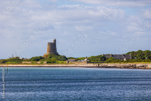 Fort de la Hougue, construit par Vauban, depuis la Chapelle des Marins à Saint-Vaast-la-Hougue