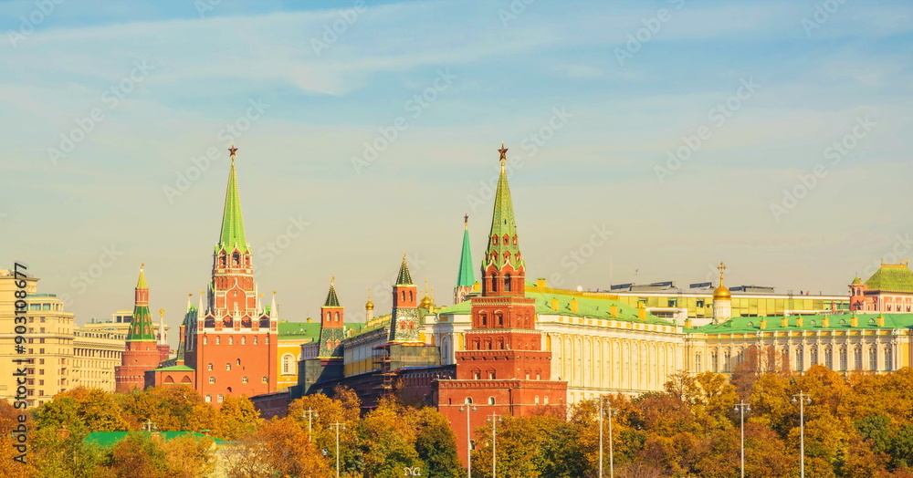 Fototapeta premium View of the Kremlin in autumn Moscow