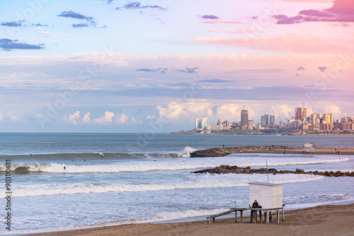 atardecer del mar atlantico en la ciudad de Mar del plata, Buenos Aires, Argentina 