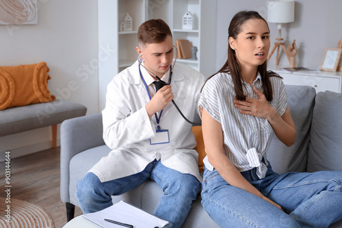 Male doctor listening to lu...