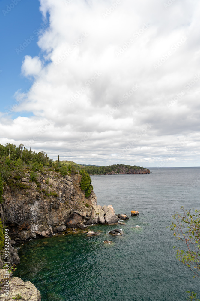 Fototapeta premium A gorgeous view of the rocky coastline of Lake Superior in Minnesota.