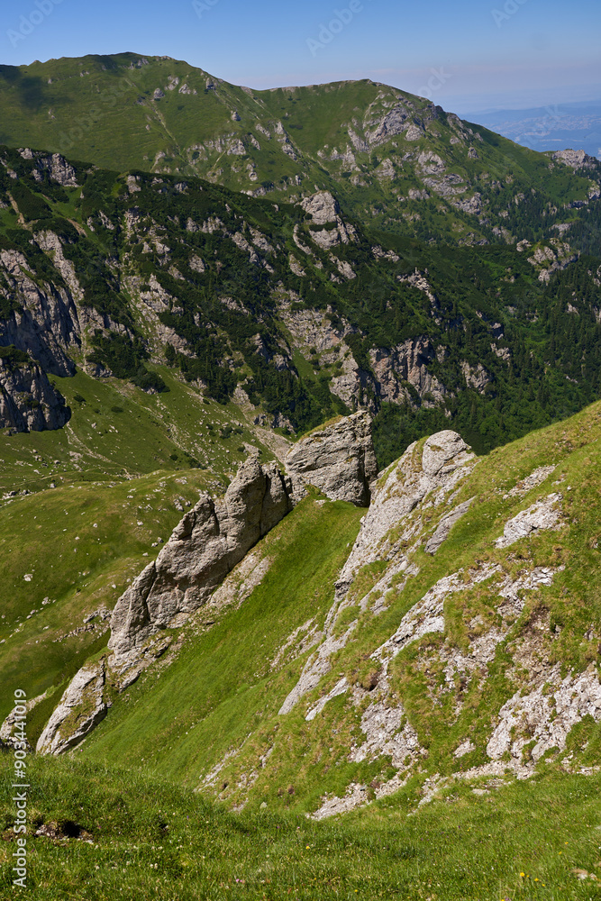 Obraz premium Limestone mountains landscape