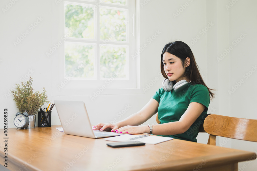 Start up partners are working in casual clothes, Start up partners are working in casual clothes,