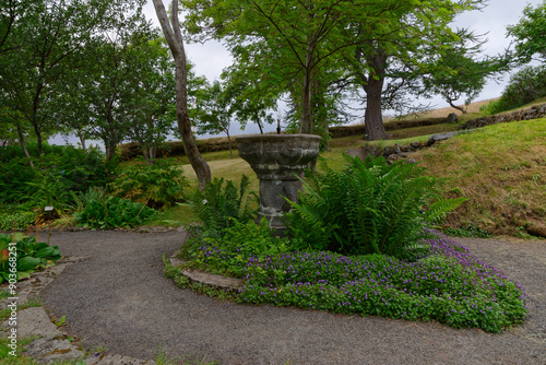kleiner Brunnen im botanischen Garten Skrúður, Westfjorde, Island