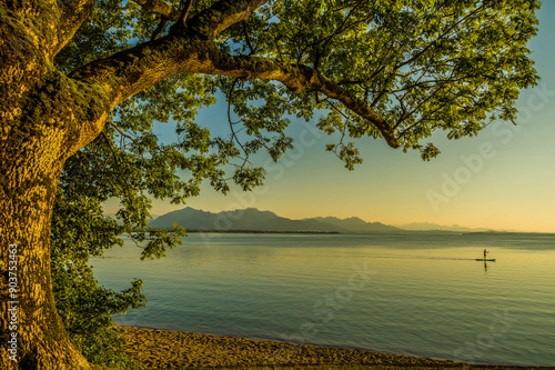 Blick über den Chiemsee am frühen Abend