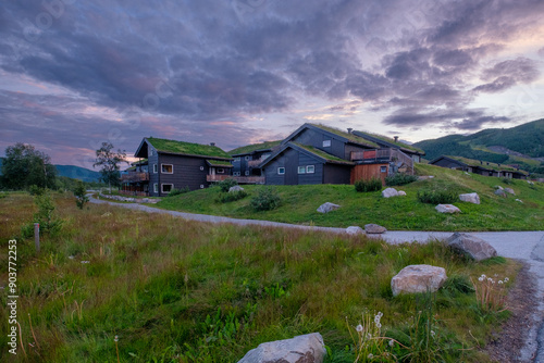 Baita norvegese al tramonto