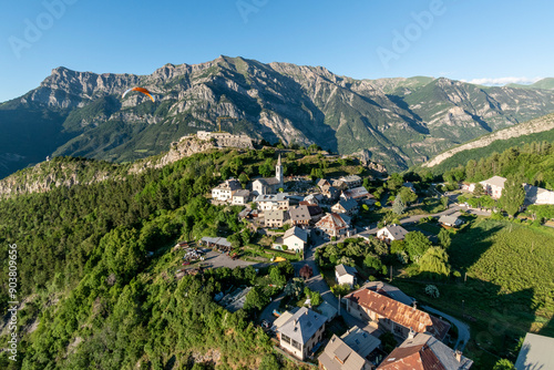 Montagne du Morgon, Village de Saint Vincent les Forts (France)