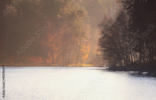 Jesień nad jeziorem photo