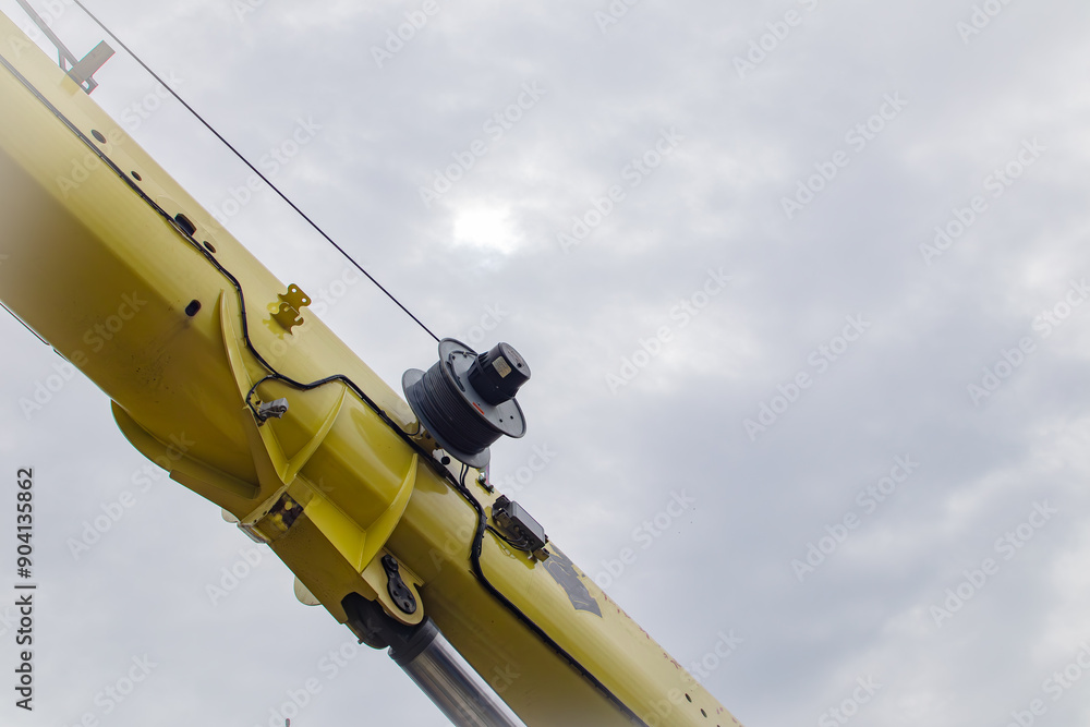 Mobile Crane Mechanics: Focusing on the Outer Drum of Cable for Extending and Retracting Boom Sections Mobile Crane Mechanics: Focusing on the Outer Drum of Cable for Extending and Retracting Boom Sections