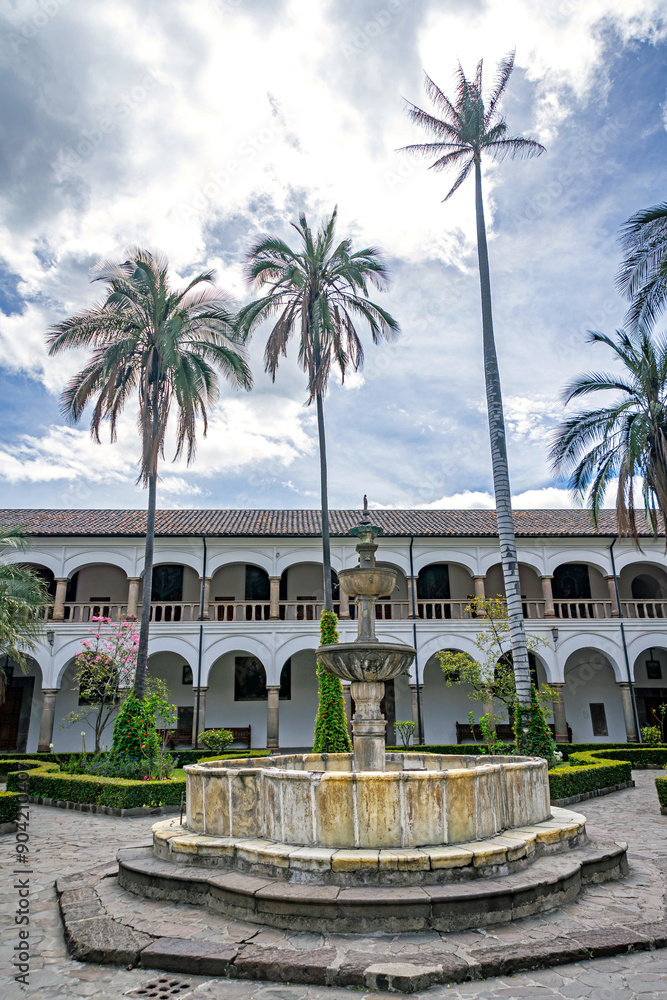 Φωτογραφία Quito, Pichincha, Ecuador - November 20, 2013: Interior patios and gardens of the San Francisco church and convent, on a sunny and overcast day