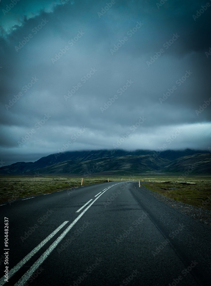 Fototapeta premium road to the storm