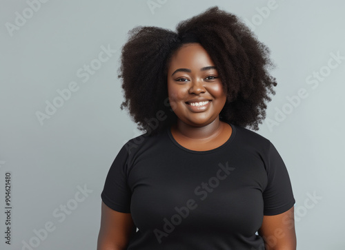 Obraz na płótnie A smiling plus size African American woman isolated, body positivity concept w salonie