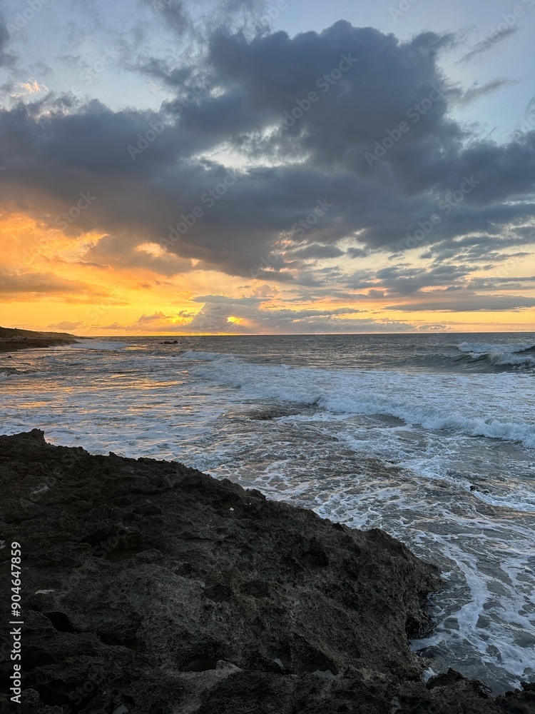 Obraz premium sunset over the sea