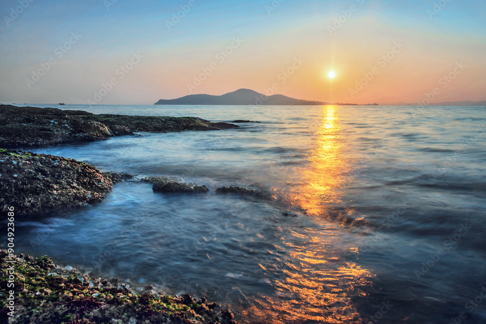 Obraz premium sunset over the sea