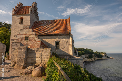 Die alte Kirche von Højerup bei Stevns Klint an der Ostküste Dänemarks