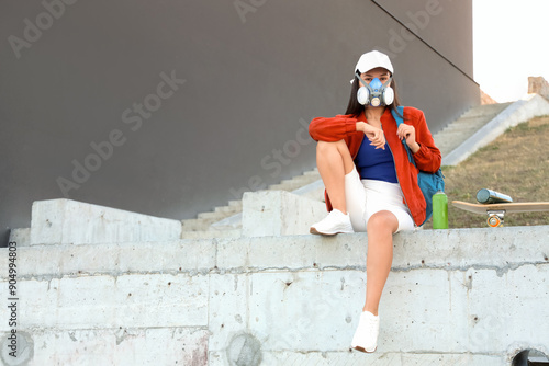 Young woman in respirator w...