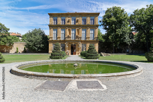 Le jardin du Pavillon Vendôme se situe au cœur du centre ville de Aix en Provence, dans le quartier faubourg des Cordeliers. L’entrée se fait rue Celony ou rue de la Molle. photo